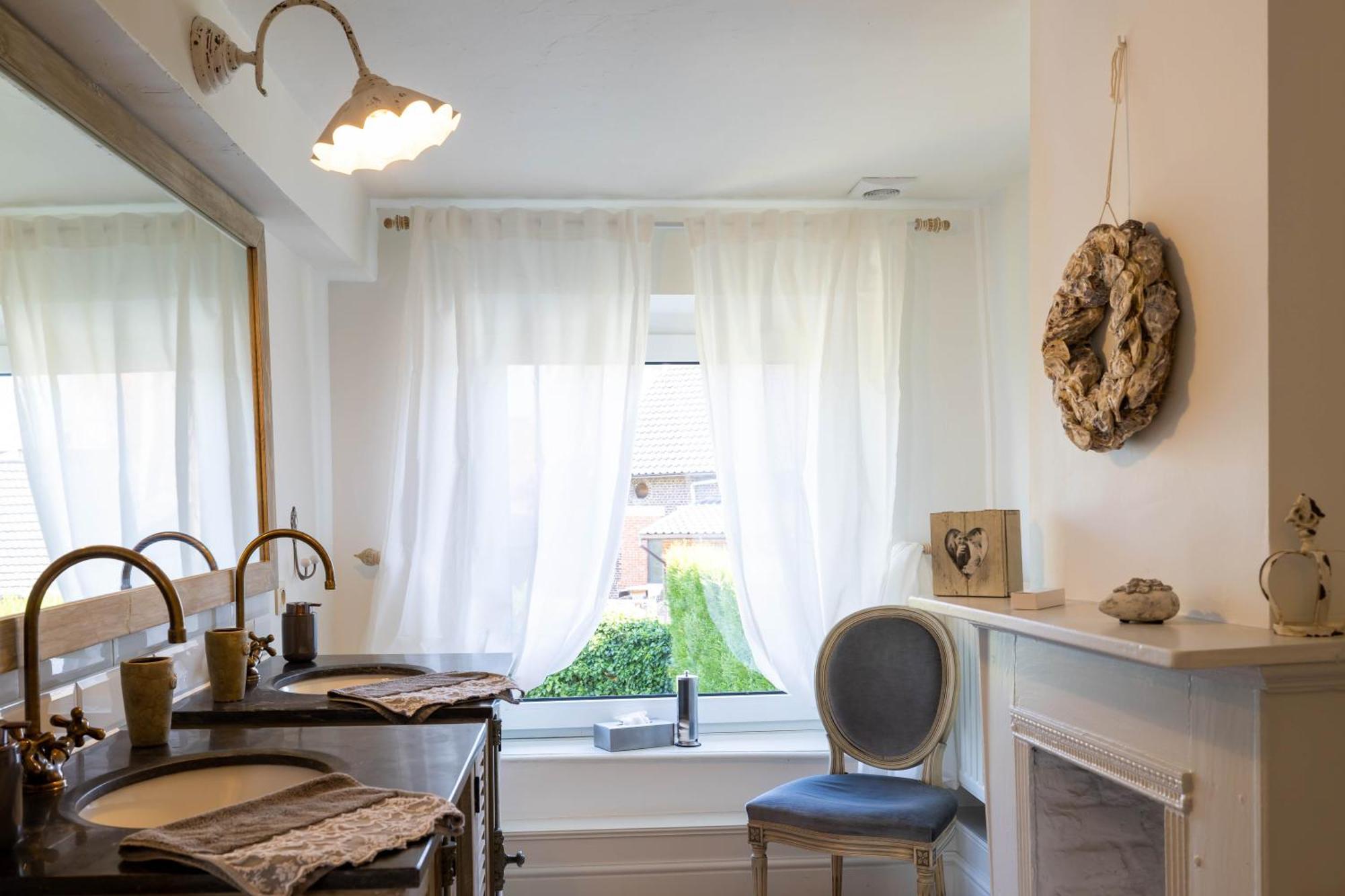 Huis Van Loon Borgloon Bagian luar foto